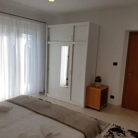 Mit Balkon Apartman