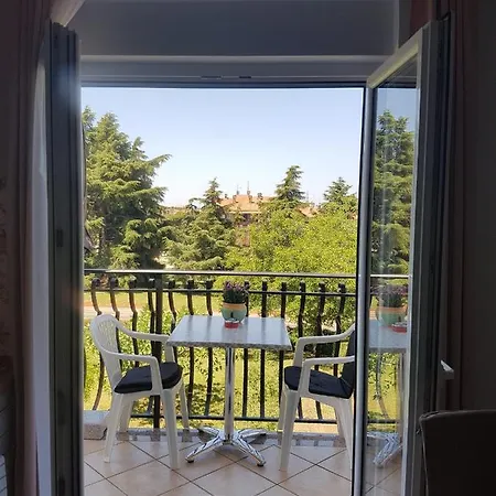 Mit Balkon Apartman