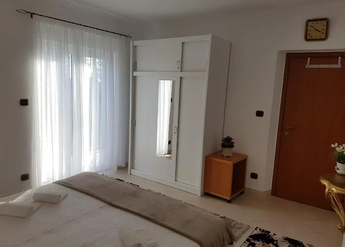 Mit Balkon Апартаменты